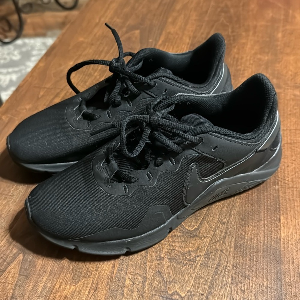 LAST CHANCE OR DONATING Nike, tennis shoes, excellent condition